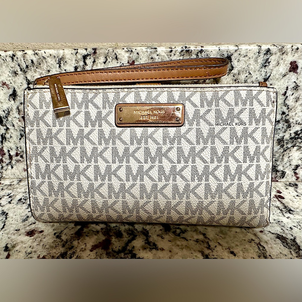 Michael Kors Wristlet Adele Logo Smartphone Wallet